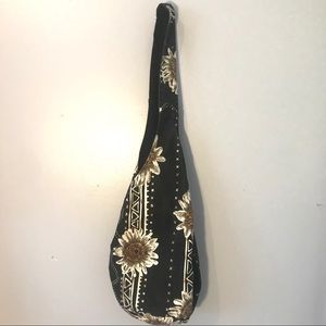 Bohemian Reversible style sling sac Velcro closure